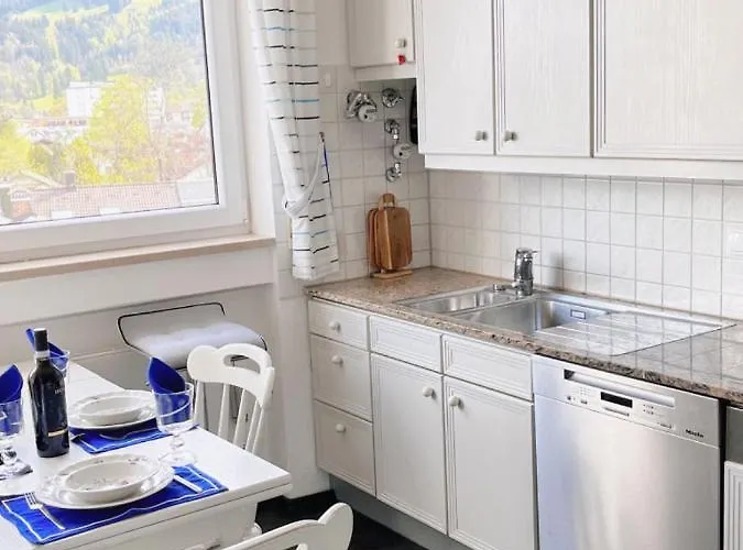 Grosszuegige Wohnung, Bergblick, Vintage Apartment *