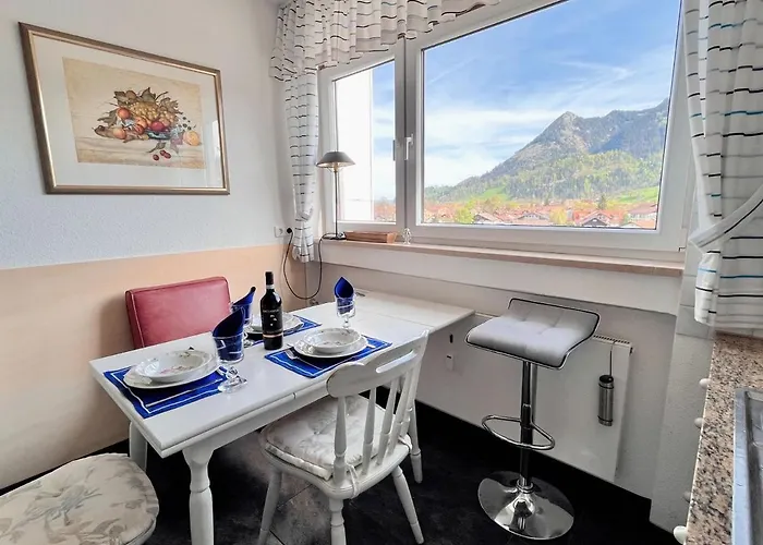 Grosszuegige Wohnung, Bergblick, Vintage Appartamento